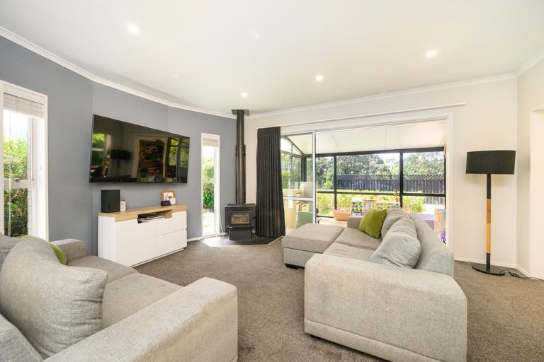 Photo of property in 28 Summerhill Drive, Fitzherbert, Palmerston North, 4410