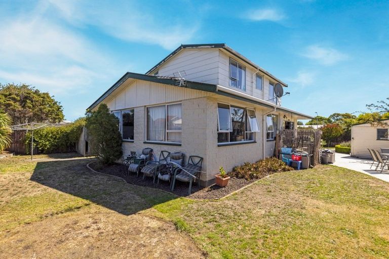Photo of property in 9 Rosanna Place, Aranui, Christchurch, 8061