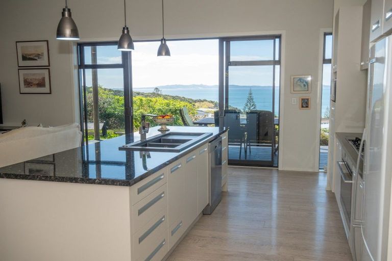 Photo of property in 6 Sunrise Place, Cable Bay, 0420