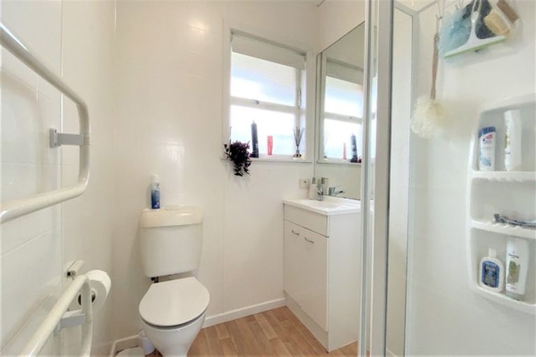 Photo of property in 3/6 Corrella Road, Belmont, Auckland, 0622