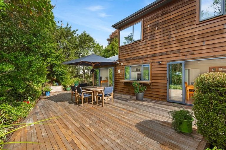 Photo of property in 4a Pounamu Avenue, Greenhithe, Auckland, 0632