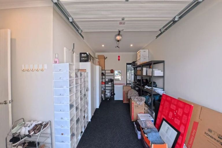 Photo of property in 11 Pihoihoi Place, Hobsonville, Auckland, 0616