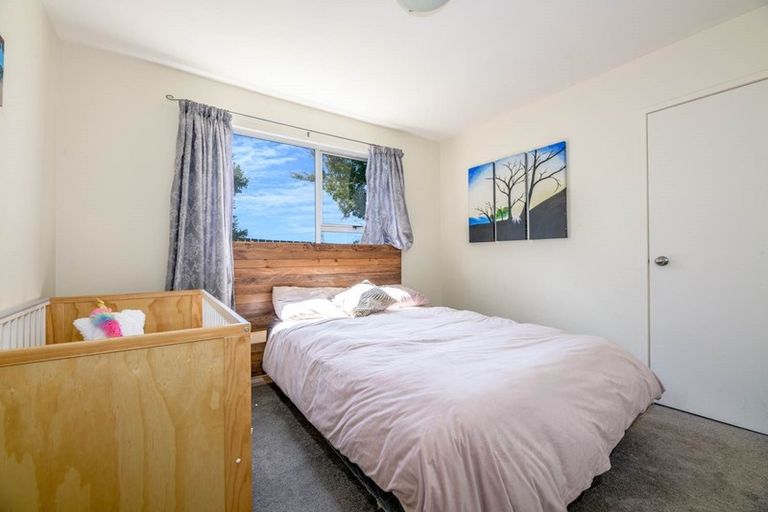 Photo of property in 16 Waimumu Road, Massey, Auckland, 0614