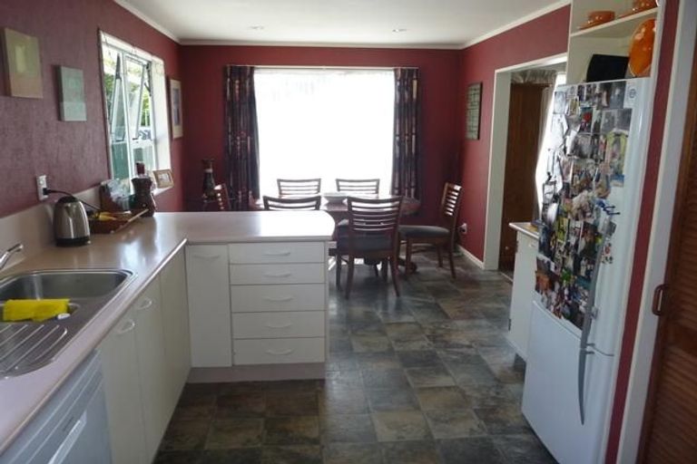 Photo of property in 25 Larchmont Grove, Totara Park, Upper Hutt, 5018