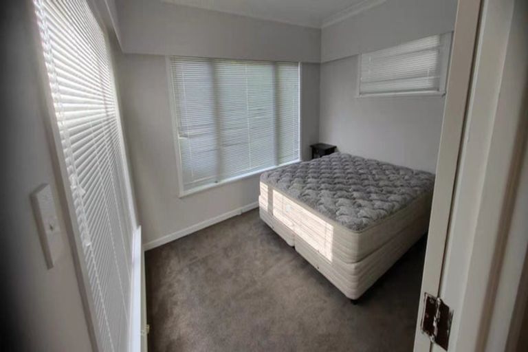 Photo of property in 3 Yeovil Road, Te Atatu Peninsula, Auckland, 0610