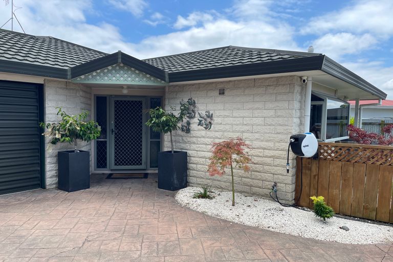 Photo of property in 68 Whiting Crescent, Greenmeadows, Napier, 4112