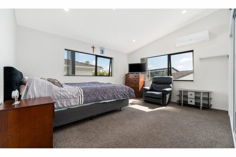Photo of property in 2 Mile Place, Henderson, Auckland, 0612