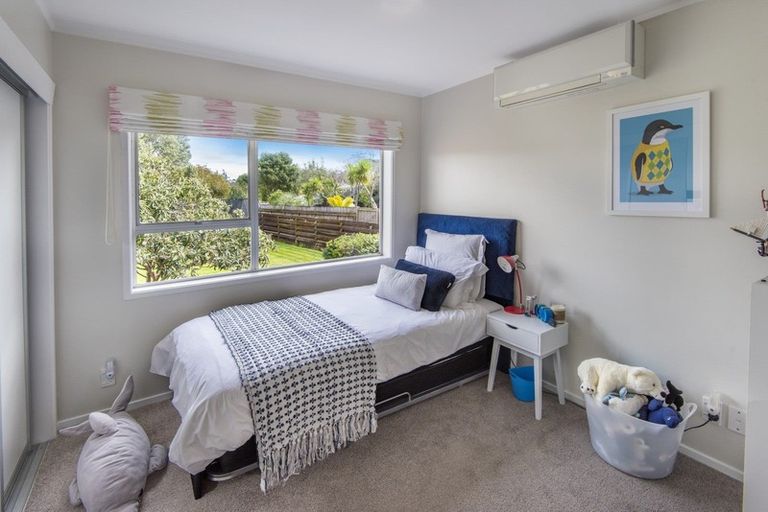 Photo of property in 31 Sealy Road, Torbay, Auckland, 0630