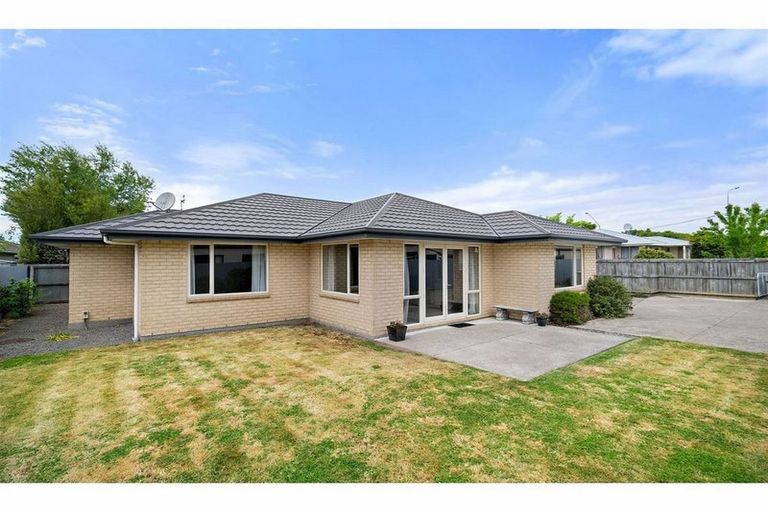 Photo of property in 402a Yaldhurst Road, Russley, Christchurch, 8042