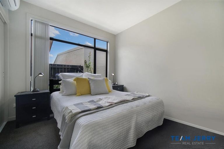 Photo of property in 2 Gallantry Crescent, Papakura, 2110