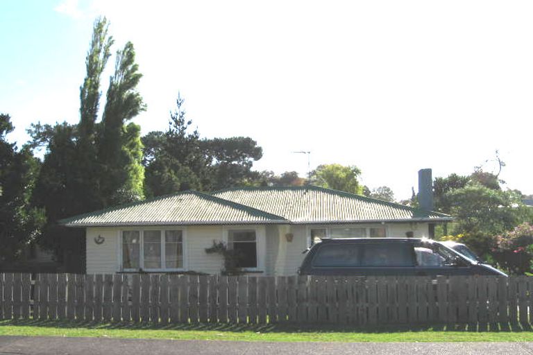 Photo of property in 34 Glen Marine Parade, Glendene, Auckland, 0602