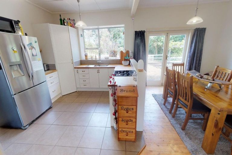 Photo of property in 2079 Kimbolton Road, Kiwitea, Feilding, 4777