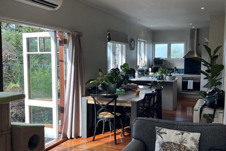 Photo of property in 72 Carlisle Road, Browns Bay, Auckland, 0632