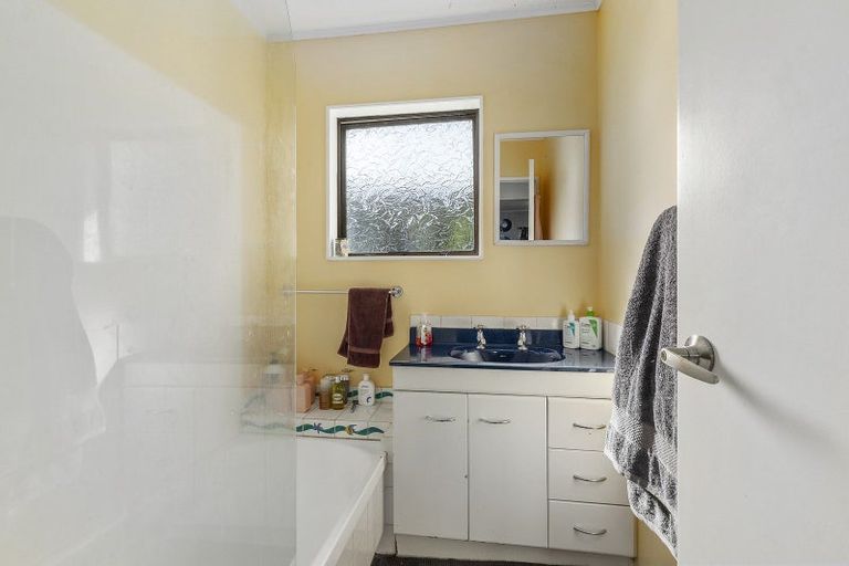 Photo of property in 28 Arahanga Grove, Maupuia, Wellington, 6022