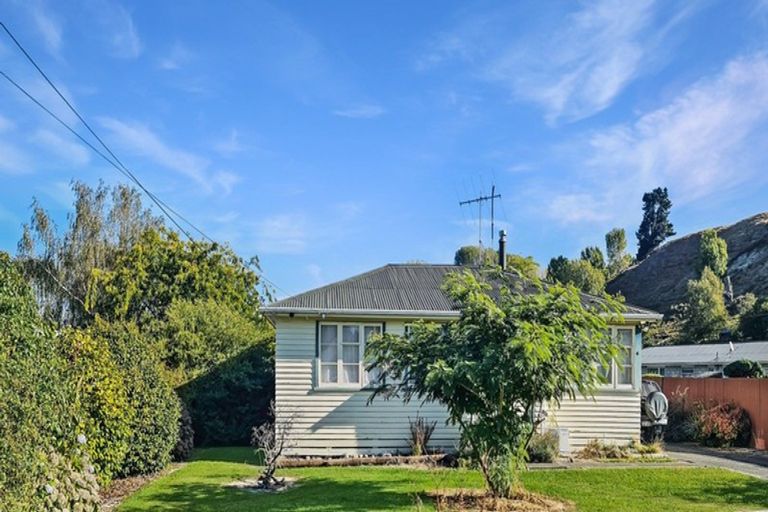 Photo of property in 6 Wilson Road, Hunterville, 4730