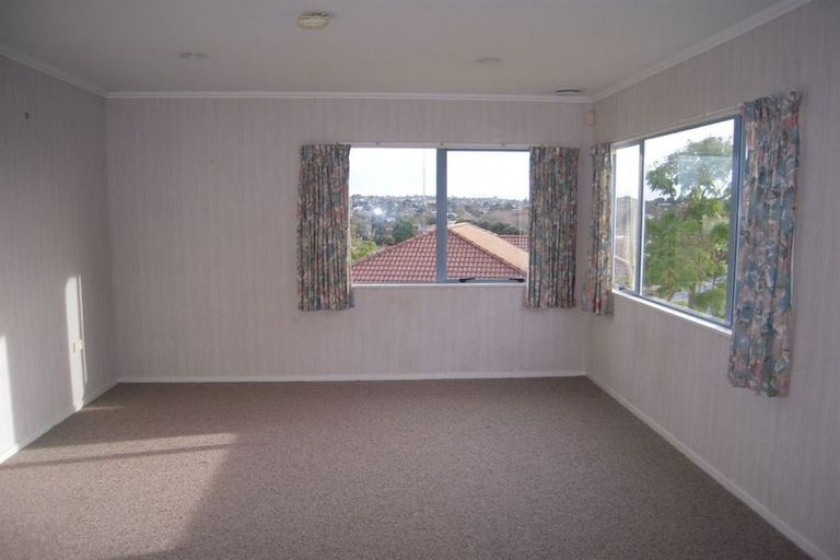 Photo of property in 17 Mcfetridge Place, Hillcrest, Auckland, 0627