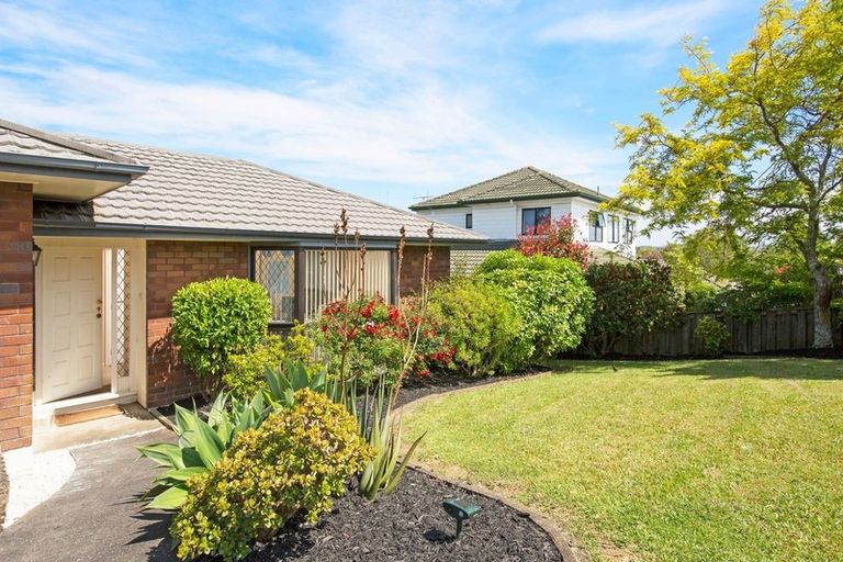 Photo of property in 13 Fieldstone Court, Northpark, Auckland, 2013