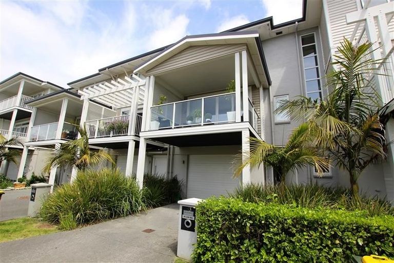 Photo of property in 33 Landmark Terrace, Orewa, 0931