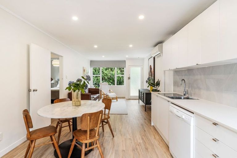 Photo of property in 6/134 Edmonton Road, Te Atatu South, Auckland, 0610