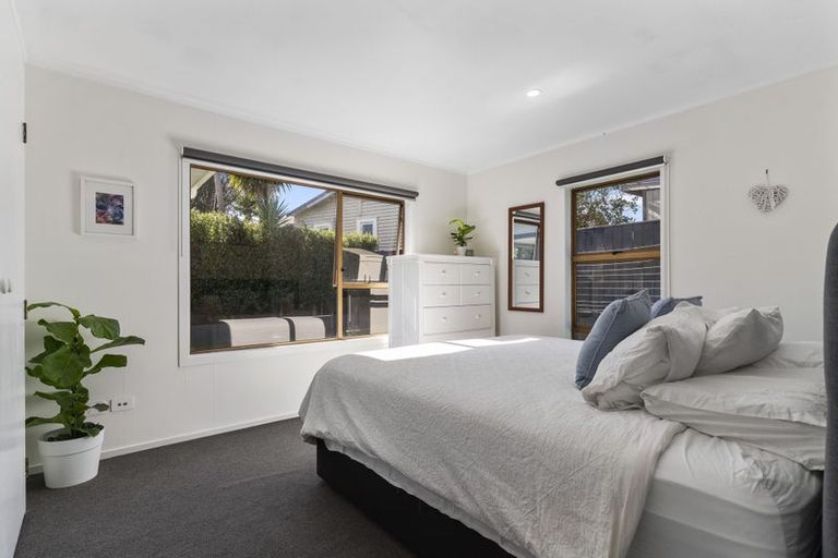 Photo of property in 2/10 Ewen Alison Avenue, Devonport, Auckland, 0624