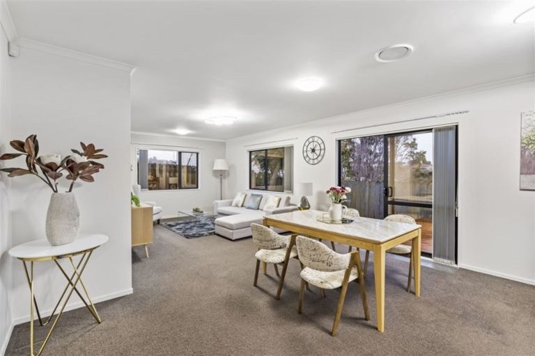 Photo of property in 10 Bokeen Lane, Flat Bush, Auckland, 2019