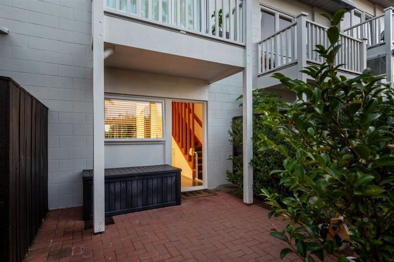 Photo of property in 4/72 Kitchener Road, Milford, Auckland, 0620