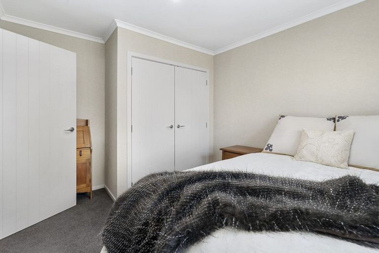 Photo of property in 16 Chestnut Close, Kelvin Grove, Palmerston North, 4414