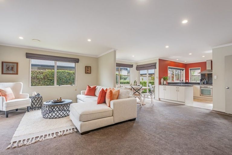 Photo of property in 12 Cloake Way, Palmerston North, 4414