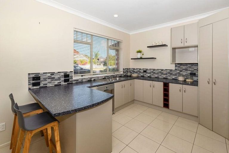Photo of property in 23 South Kensington Way, Henderson, Auckland, 0612