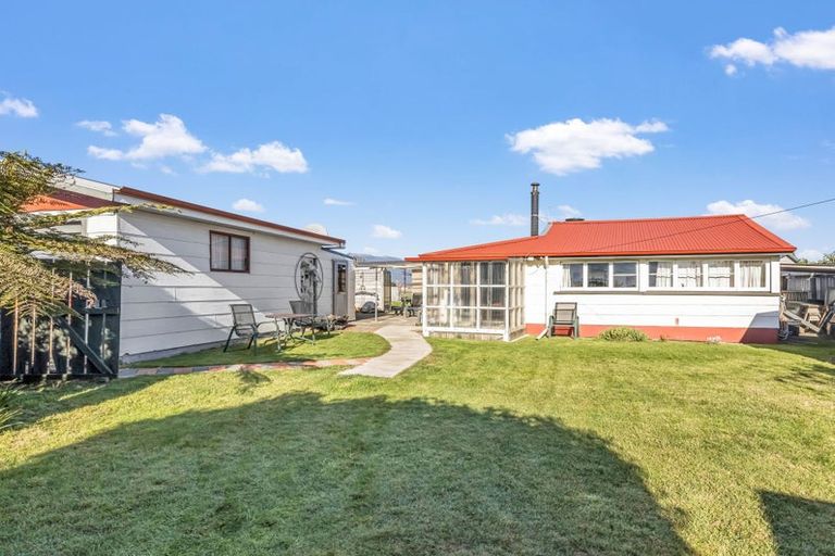 Photo of property in 18 Shelswell Street, Westport, 7825