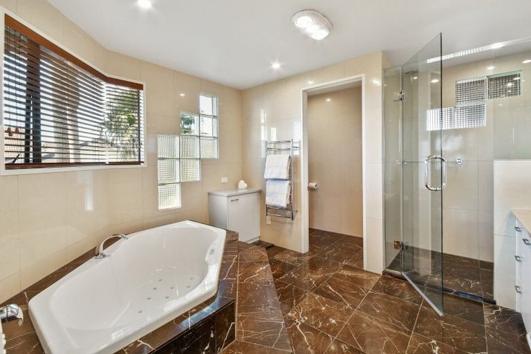 Photo of property in 37 Clyside Avenue, Half Moon Bay, Auckland, 2012