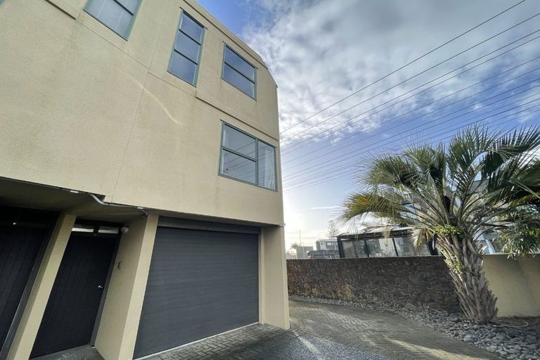 Photo of property in 14/19 Ocean View Road, Hillcrest, Auckland, 0627