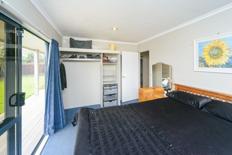 Photo of property in 130 Hillcrest Drive, Kelvin Grove, Palmerston North, 4414