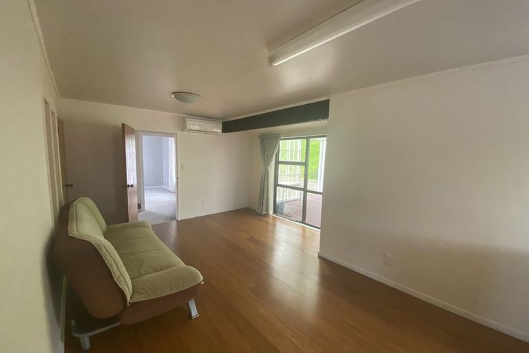 Photo of property in 10 Ordley Grove, Tawa, Wellington, 5028