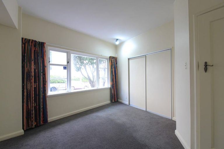 Photo of property in Olympus Flats, 1/280 Oriental Parade, Oriental Bay, Wellington, 6011