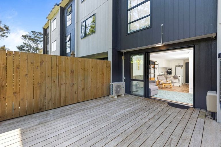 Photo of property in 29 Tokai Place, Glen Eden, 0602