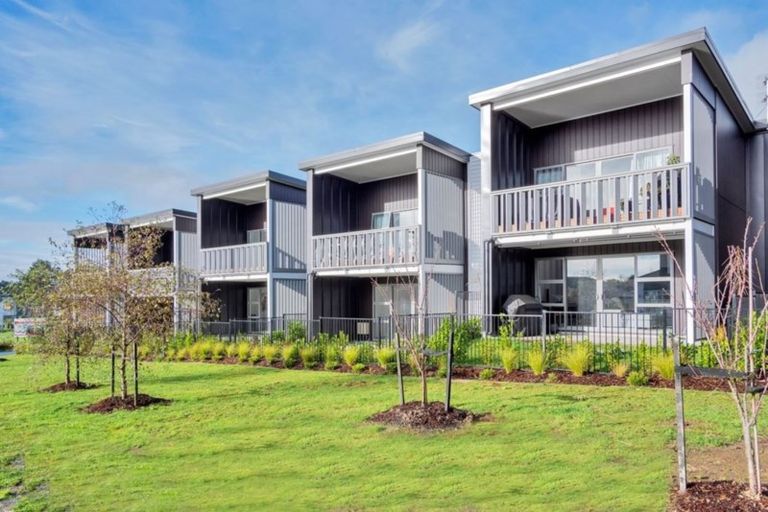 Photo of property in 3/27 Dida Park Drive, Kumeu, 0810
