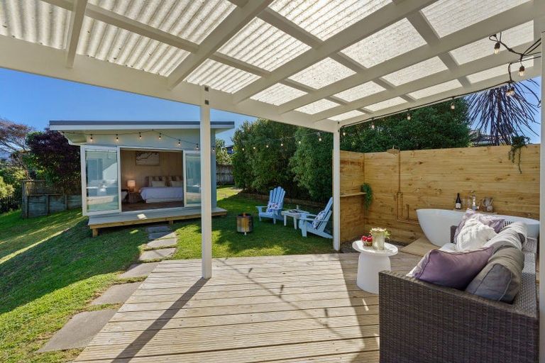 Photo of property in 33a Hicks Crescent, Waikanae Beach, Waikanae, 5036