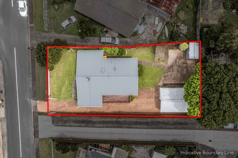 Photo of property in 28 Eyre Street, Henderson, Auckland, 0612