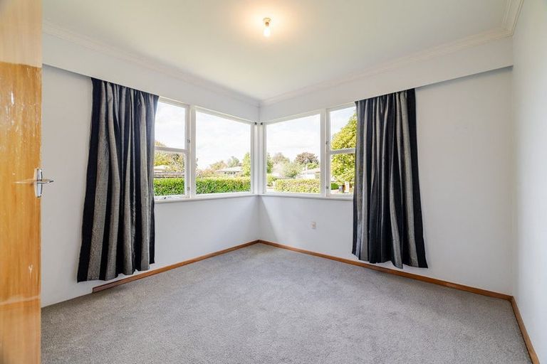 Photo of property in 5 Athlone Place, Hokowhitu, Palmerston North, 4410