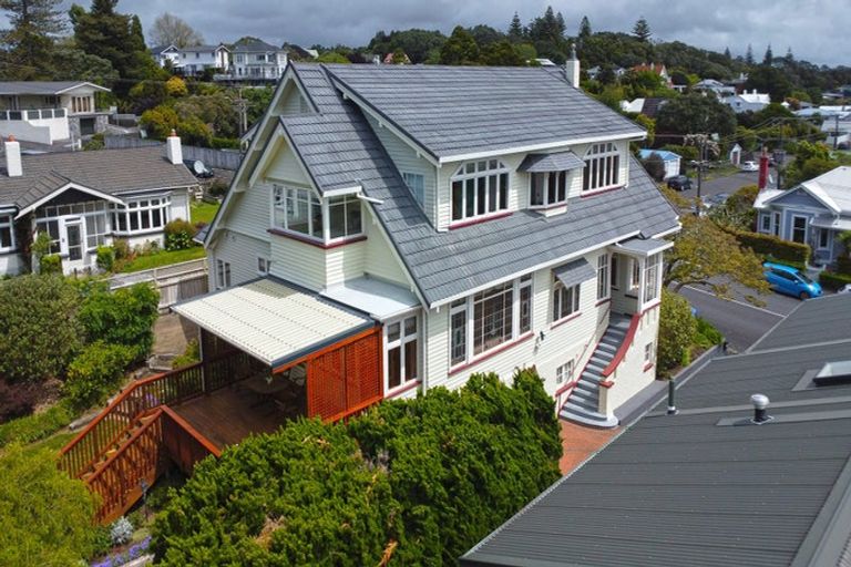 Photo of property in 33 Cameron Street, New Plymouth, 4310