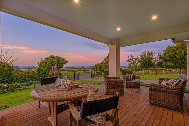 Photo of property in 12 Fleetwood Lane, Turitea, Palmerston North, 4472