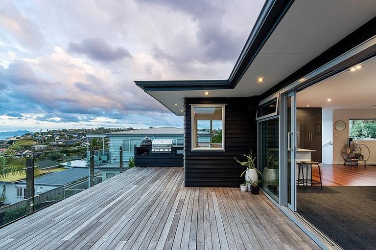 Photo of property in 19a Hyde Road, Rothesay Bay, Auckland, 0630