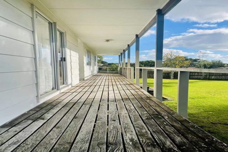 Photo of property in 1 Ballial Place, West Harbour, Auckland, 0618