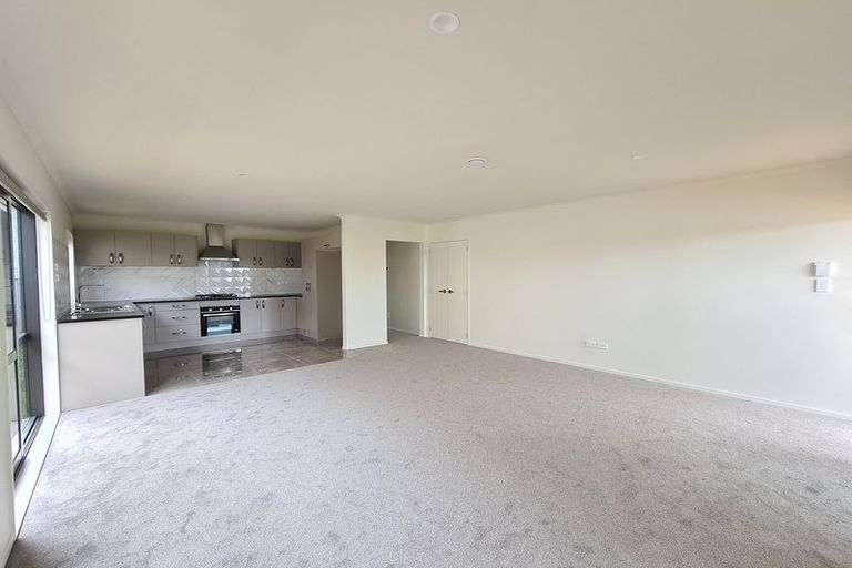 Photo of property in 90a Gossamer Drive, Pakuranga Heights, Auckland, 2010