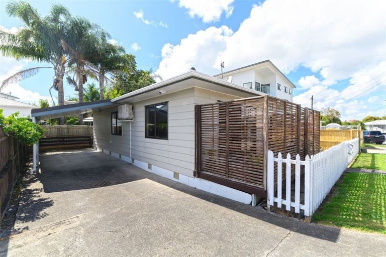 Photo of property in 2/18 Gloria Avenue, Te Atatu Peninsula, Auckland, 0610