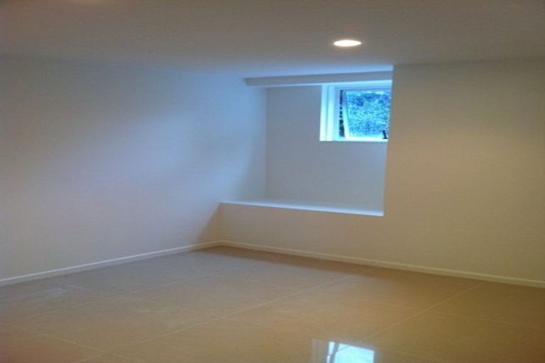 Photo of property in 21 Ludlow Terrace, Totara Vale, Auckland, 0627