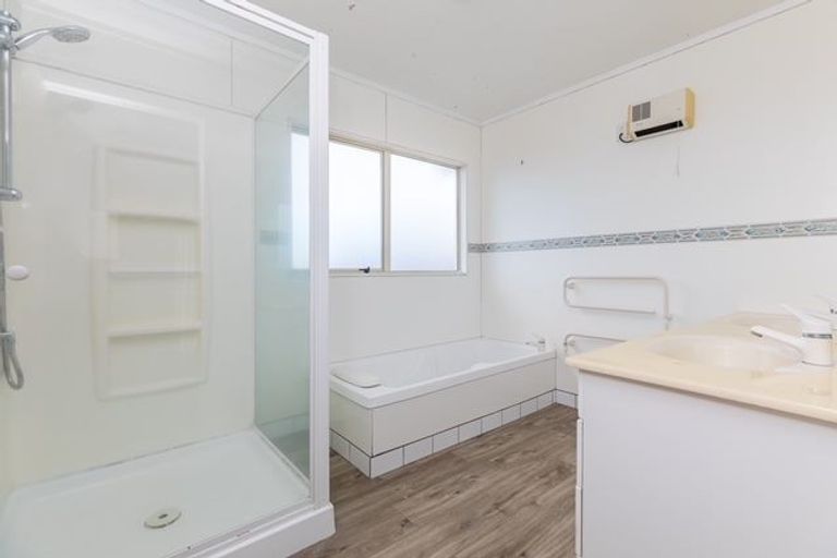 Photo of property in 25a Brightside Road, Stanmore Bay, Whangaparaoa, 0932