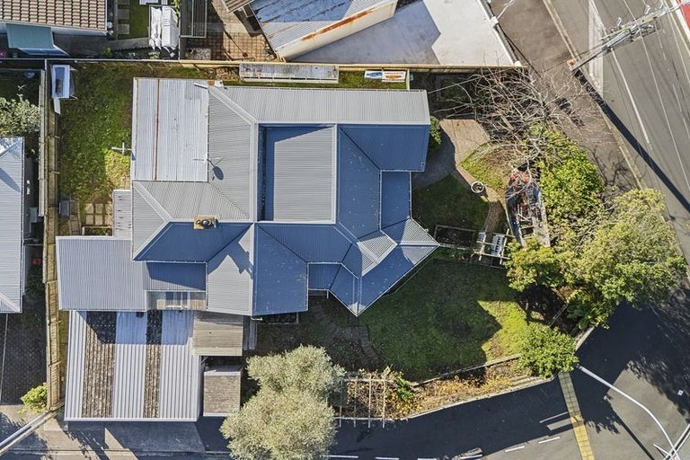 Photo of property in 200 Tukapa Street, Westown, New Plymouth, 4310