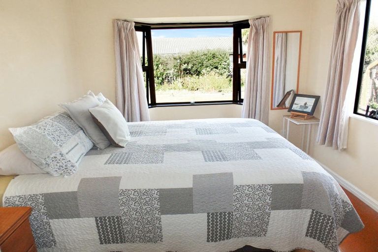 Photo of property in 22 Shortt Street, Foxton Beach, Foxton, 4815